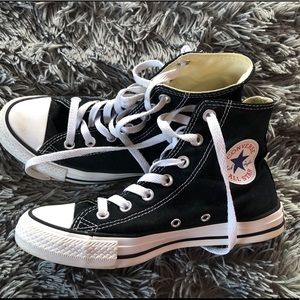 Black Hightop converse